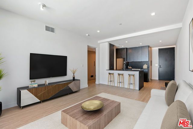 3688 Overland Avenue 401, Los Angeles, CA 90034