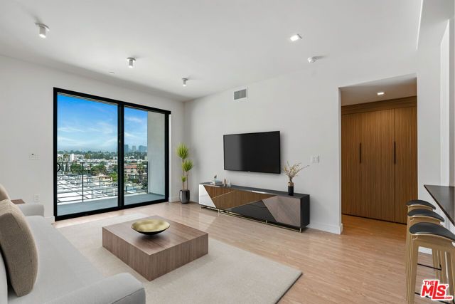 3688 Overland Avenue 401, Los Angeles, CA 90034