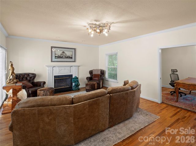 105 Braeside Circle, Asheville, NC 28803