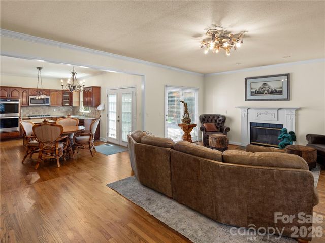 105 Braeside Circle, Asheville, NC 28803