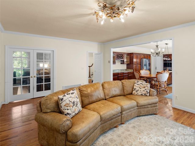 105 Braeside Circle, Asheville, NC 28803
