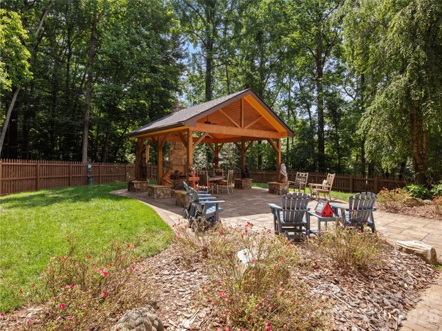 105 Braeside Circle, Asheville, NC 28803