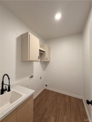 2308 E Sabinal Avenue, Hidalgo, TX 78557