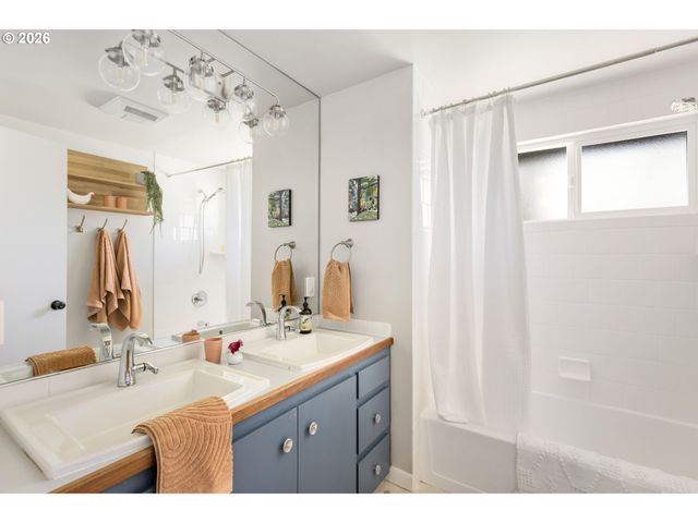 3308 Se 165TH Ave, Portland, OR 97236