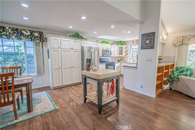 23514 Via Decano, Valencia, CA 91355