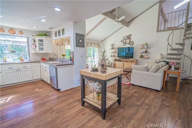 23514 Via Decano, Valencia, CA 91355