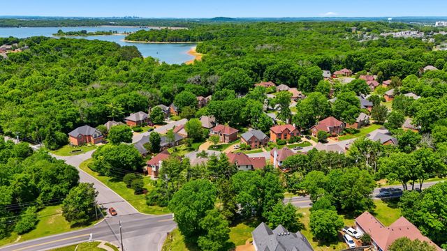 5424 Mainsail Dr, Hermitage, TN 37076