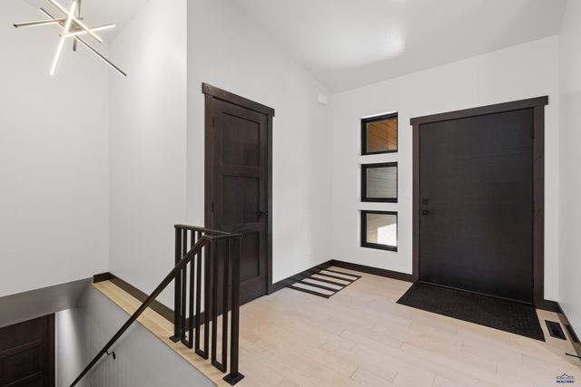 8231 MIRACLE RD, Rapid City, SD 57702