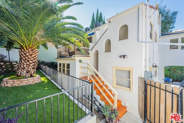 2146 Beachwood Terrace, Los Angeles, CA 90068
