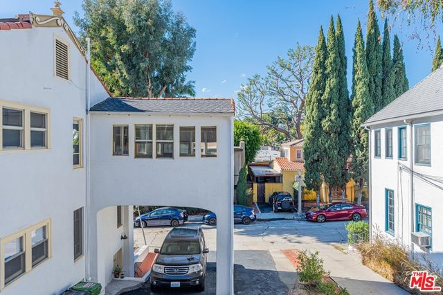 2146 Beachwood Terrace, Los Angeles, CA 90068