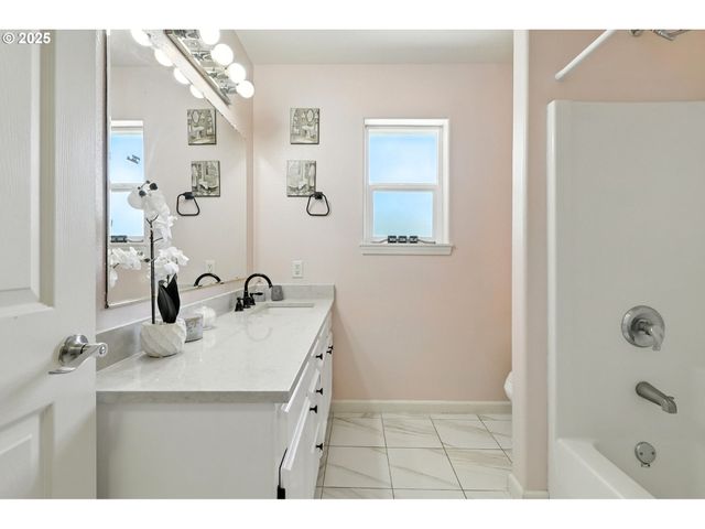 75137 ALDER Ln, Rainier, OR 97048