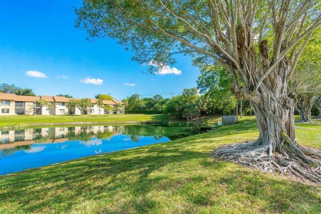 6772 S Palmetto Cir Circle S 102, Boca Raton, FL 33433