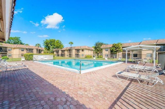 6772 S Palmetto Cir Circle S 102, Boca Raton, FL 33433