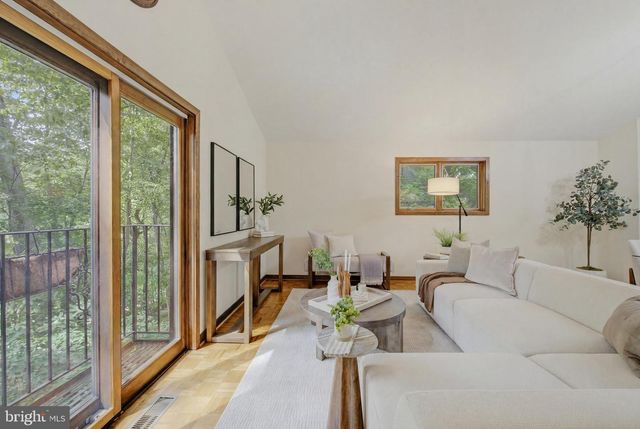 733 CORNELIA PL, Philadelphia, PA 19118