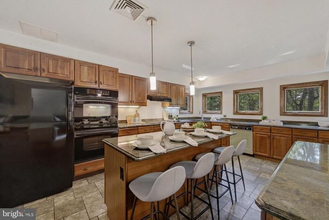 733 CORNELIA PL, Philadelphia, PA 19118