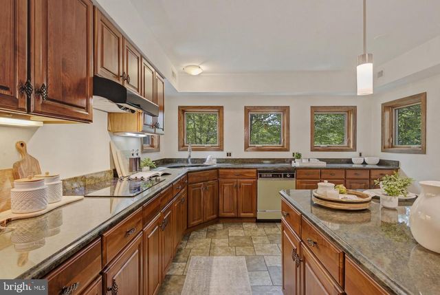 733 CORNELIA PL, Philadelphia, PA 19118