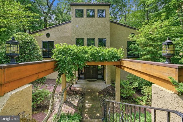 733 CORNELIA PL, Philadelphia, PA 19118