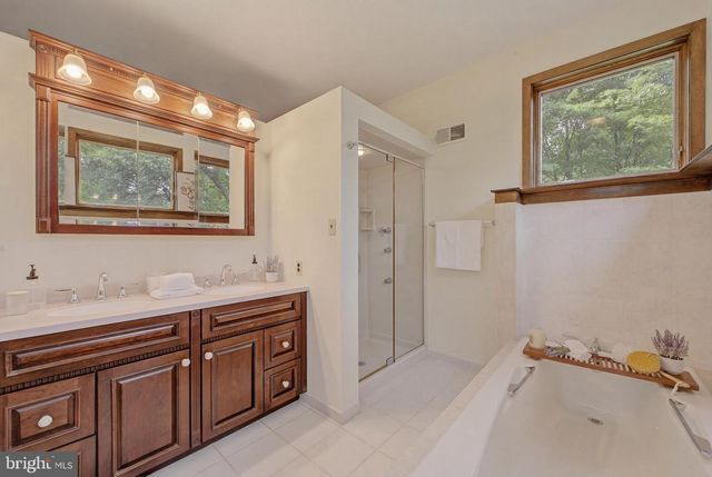 733 CORNELIA PL, Philadelphia, PA 19118