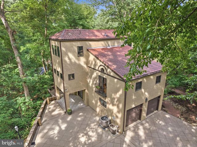 733 CORNELIA PL, Philadelphia, PA 19118