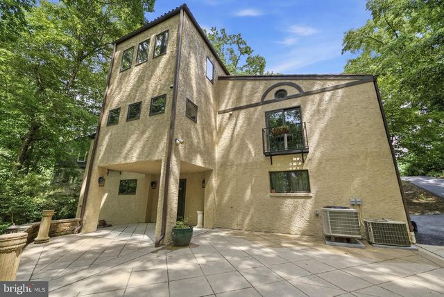 733 CORNELIA PL, Philadelphia, PA 19118