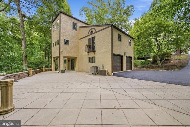 733 CORNELIA PL, Philadelphia, PA 19118