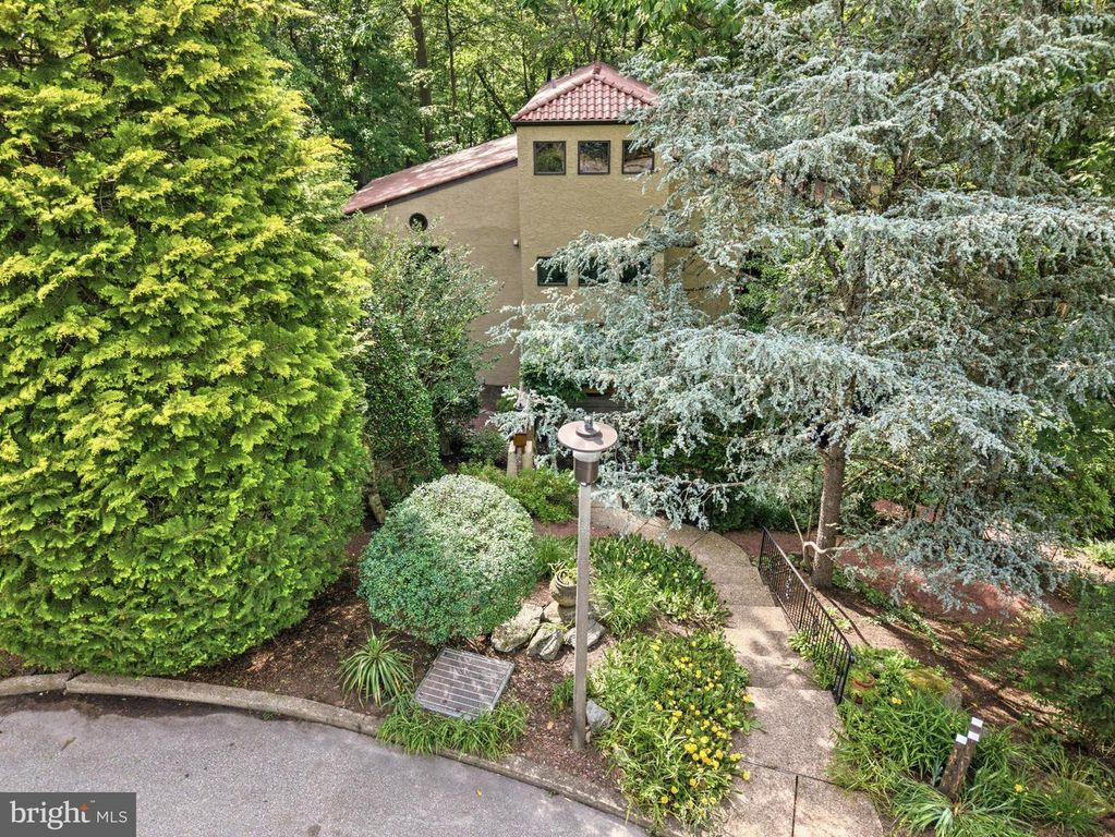 733 CORNELIA PL, Philadelphia, PA 19118