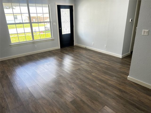 110 E Cunningham Street, Bonham, TX 75418