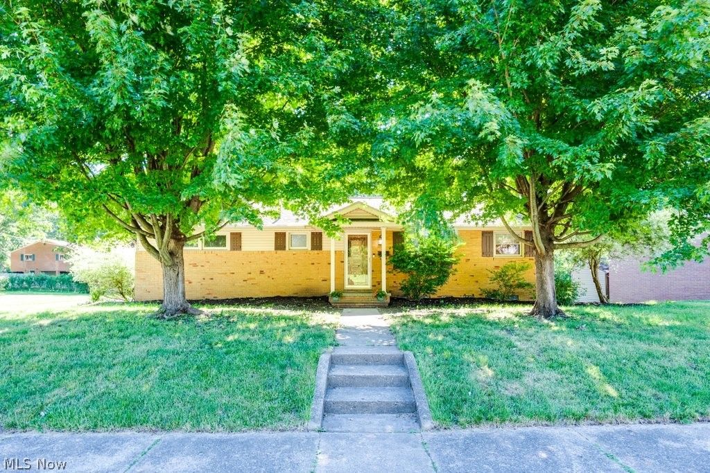 904 Woodside Avenue SE, North Canton, OH 44720