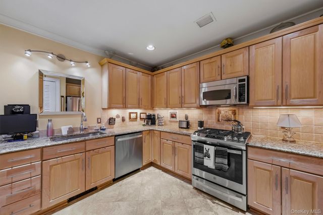 427 Trump Park 427A, Shrub Oak, NY 10588