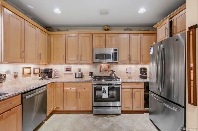 427 Trump Park 427A, Shrub Oak, NY 10588