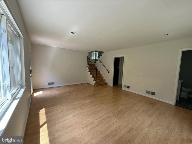 9209 E PARKHILL DR, Bethesda, MD 20814