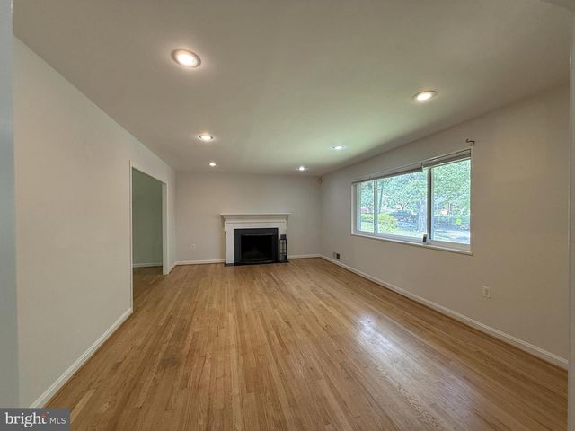 9209 E PARKHILL DR, Bethesda, MD 20814