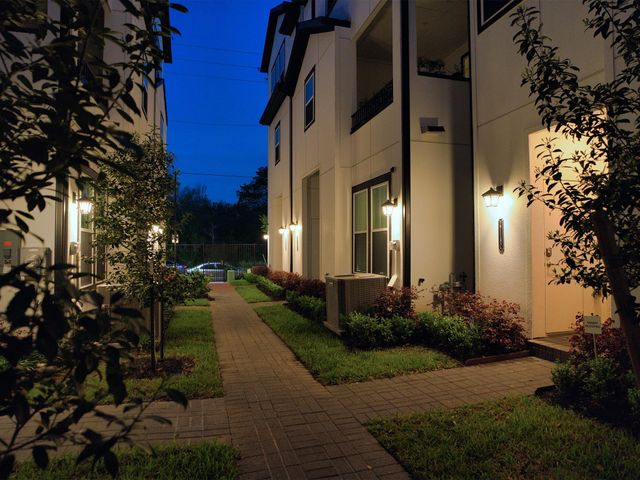 2704 Grand Fountains Drive H, Houston, TX 77054