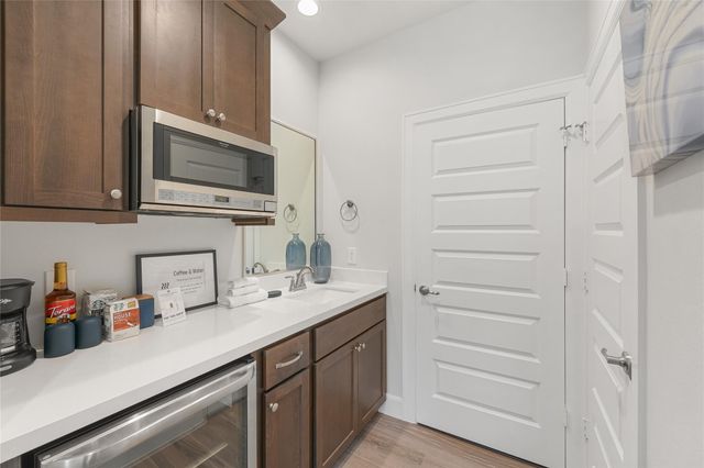 2704 Grand Fountains Drive H, Houston, TX 77054