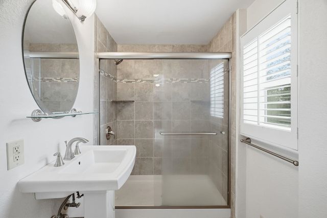 1028 W 17th Ave, Spokane, WA 99203