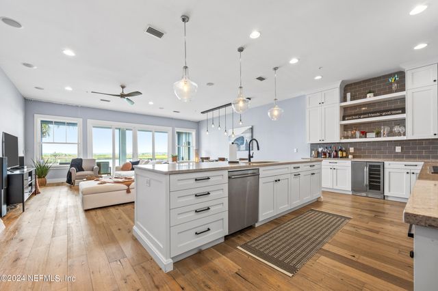 2340 BEACH Boulevard, Jacksonville Beach, FL 32250