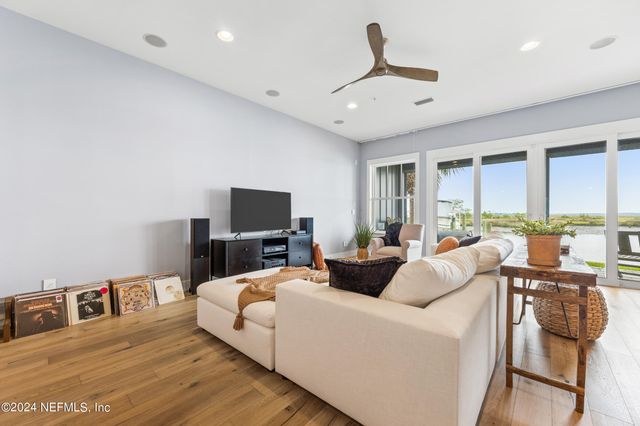 2340 BEACH Boulevard, Jacksonville Beach, FL 32250