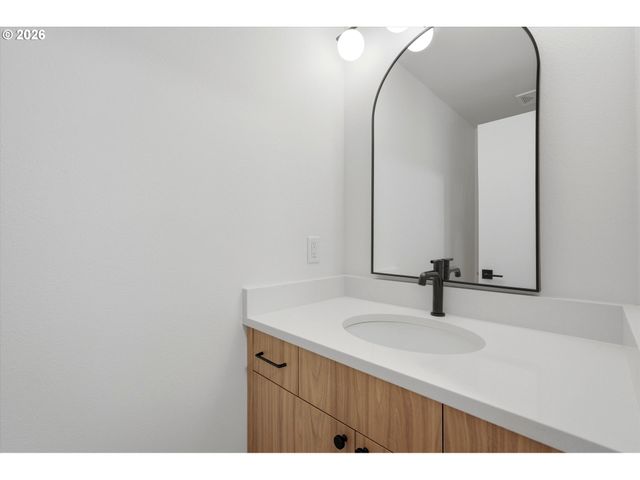 9827 N IVANHOE St, Portland, OR 97203
