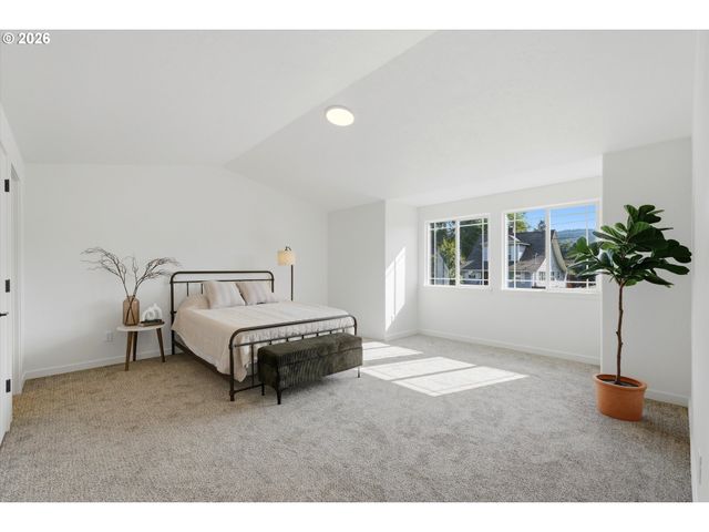 9827 N IVANHOE St, Portland, OR 97203