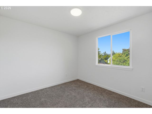 9827 N IVANHOE St, Portland, OR 97203