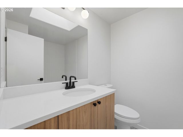 9827 N IVANHOE St, Portland, OR 97203