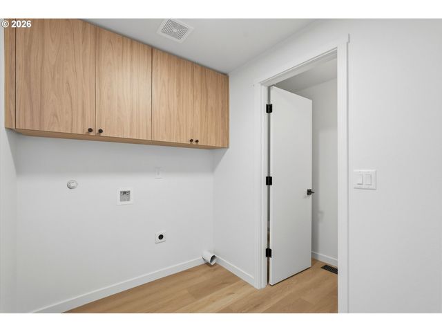 9827 N IVANHOE St, Portland, OR 97203