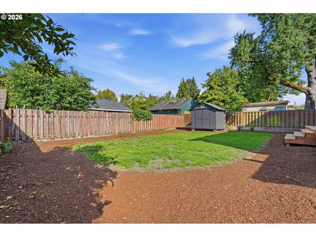 9827 N IVANHOE St, Portland, OR 97203