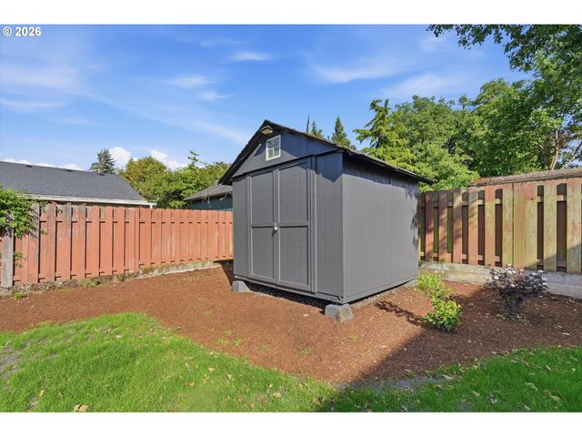 9827 N IVANHOE St, Portland, OR 97203