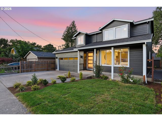 9827 N IVANHOE St, Portland, OR 97203