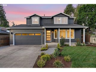 9827 N IVANHOE St, Portland, OR 97203
