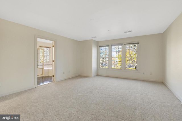 8030 KIDWELL TOWN CT, Vienna, VA 22182