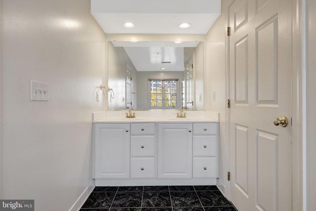 8030 KIDWELL TOWN CT, Vienna, VA 22182