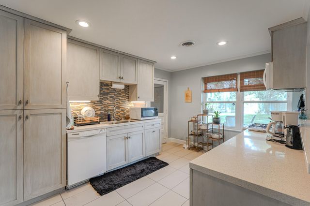 2222 Wakefield Drive, Houston, TX 77018