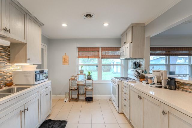 2222 Wakefield Drive, Houston, TX 77018